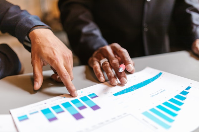 hands pointing at states and graphs looking over the data